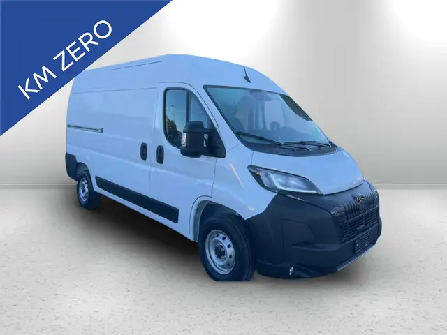 Peugeot Boxer view 3