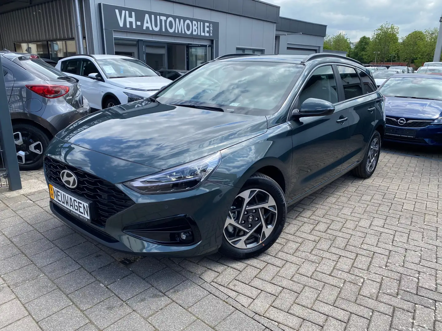 Hyundai i30 cw*NAVI*LED Frontsw*PDC vo&hi&R.KAMERA*WINTERPAKEt Grün - 1