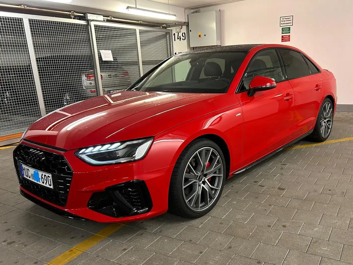 Audi A4 S line 40 TFSI quattro - Competition Edition Rot - 1