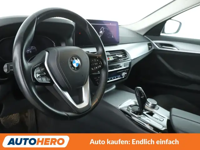 BMW 5 Series view 11