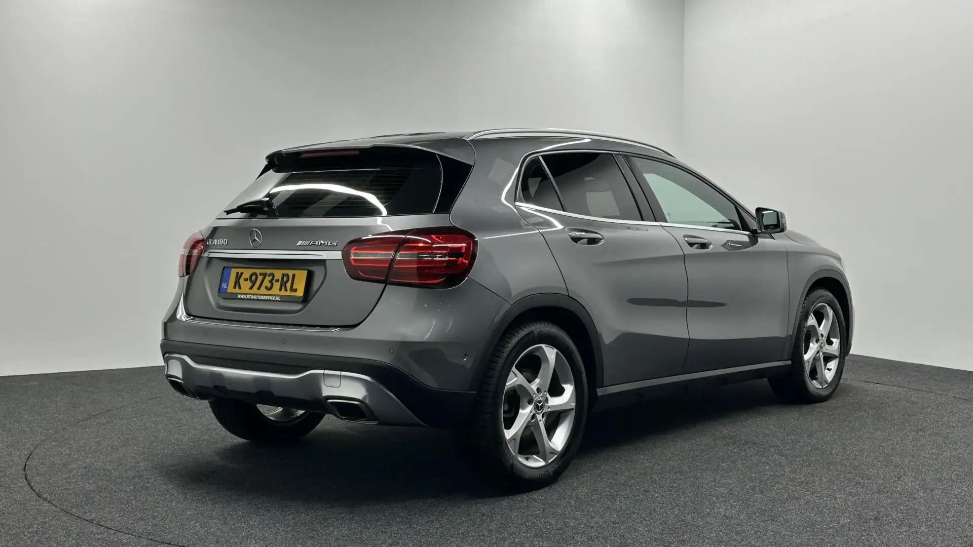 Mercedes-Benz GLA 180 Business Solution AMG PANO NAVI CRUISE LM. Gris - 2