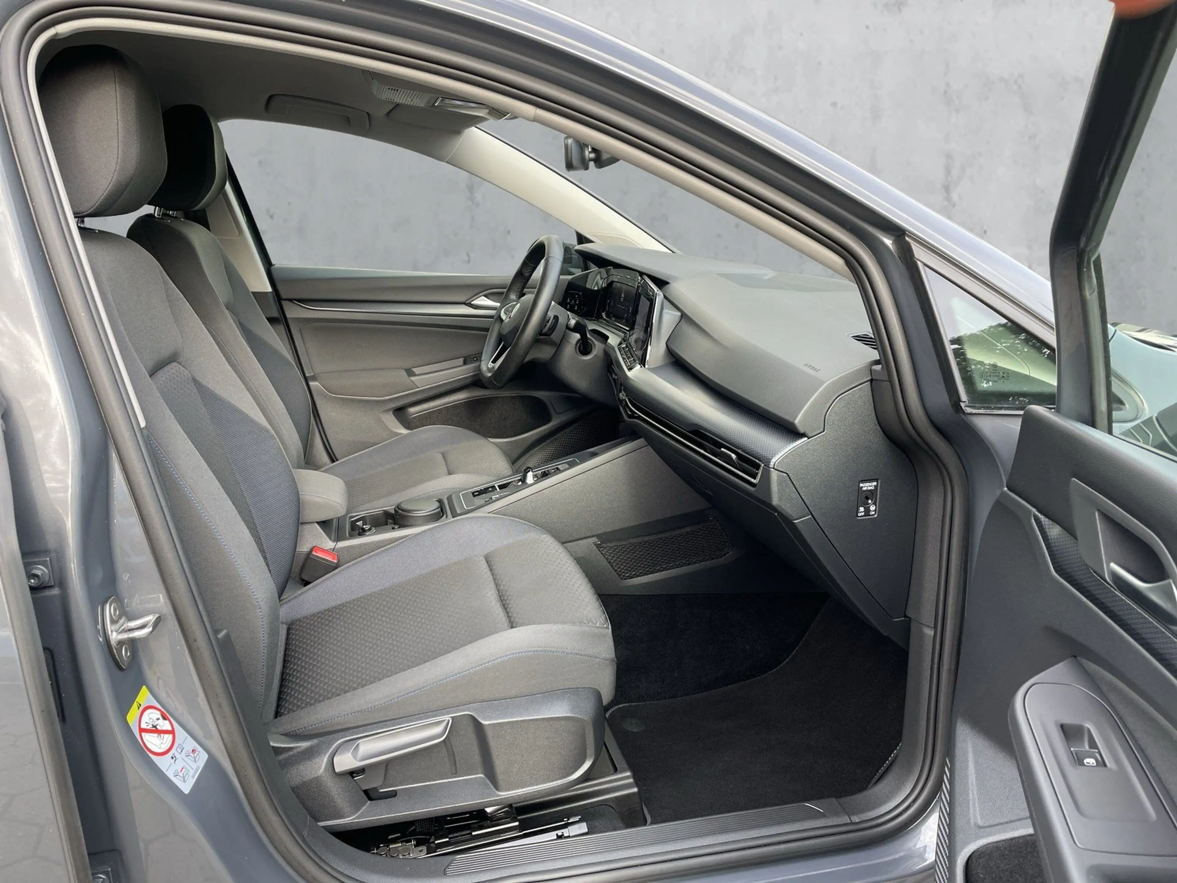 Volkswagen Golf VIII Lim. United LED+ACC+SHZ+s.AHK+Kamera — photo 14