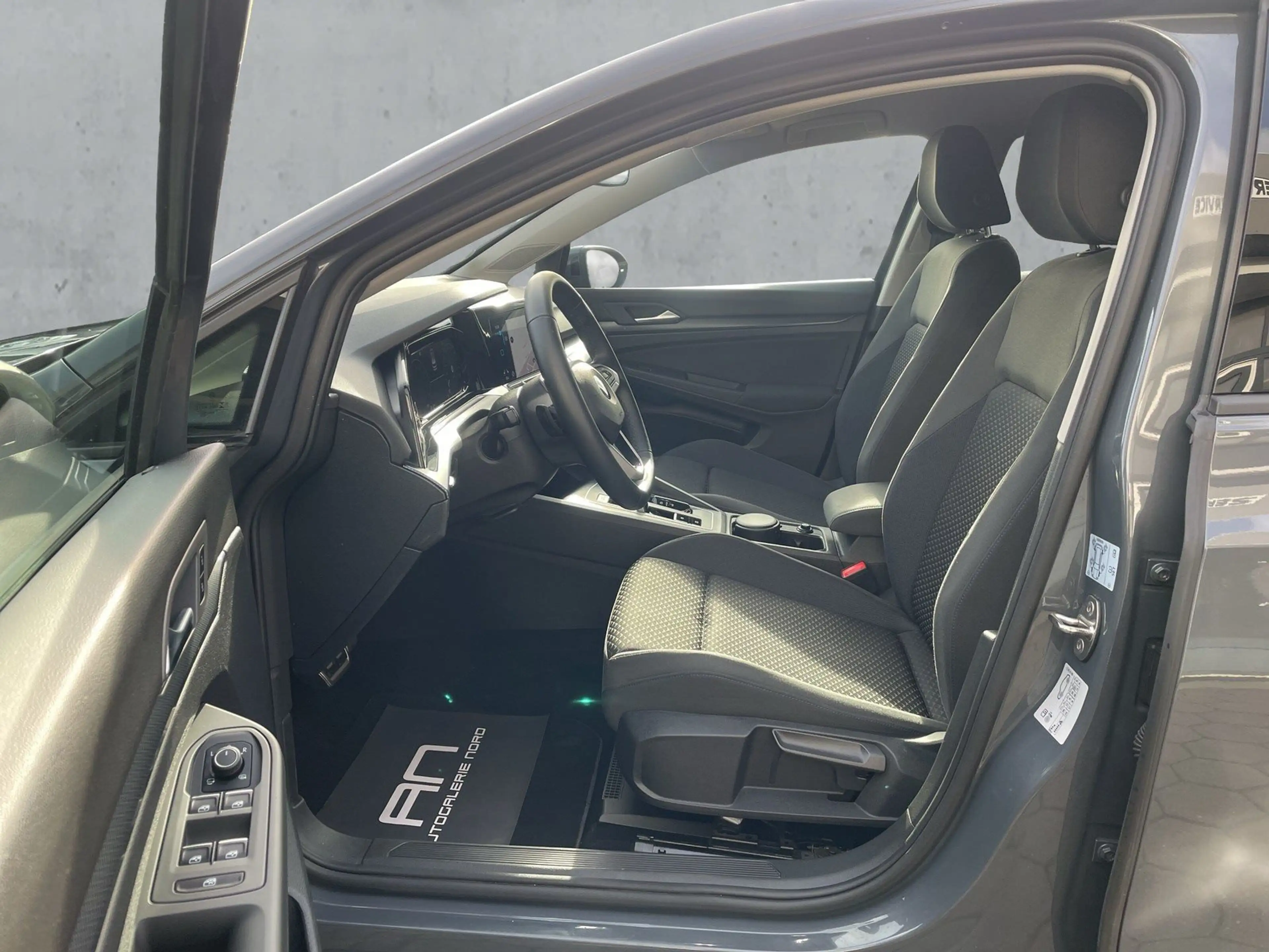 Volkswagen Golf VIII Lim. United LED+ACC+SHZ+s.AHK+Kamera — photo 9
