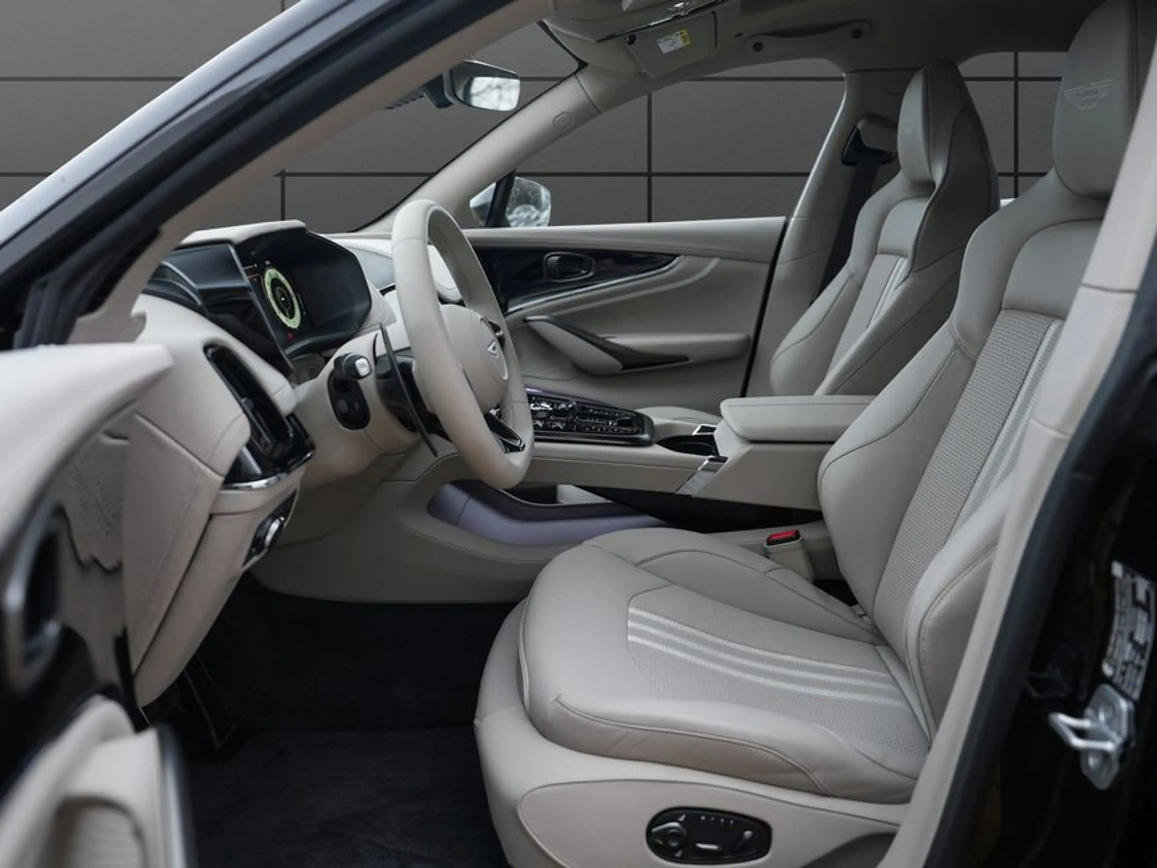 Aston Martin DBX 707 MJ 2025 — photo 13