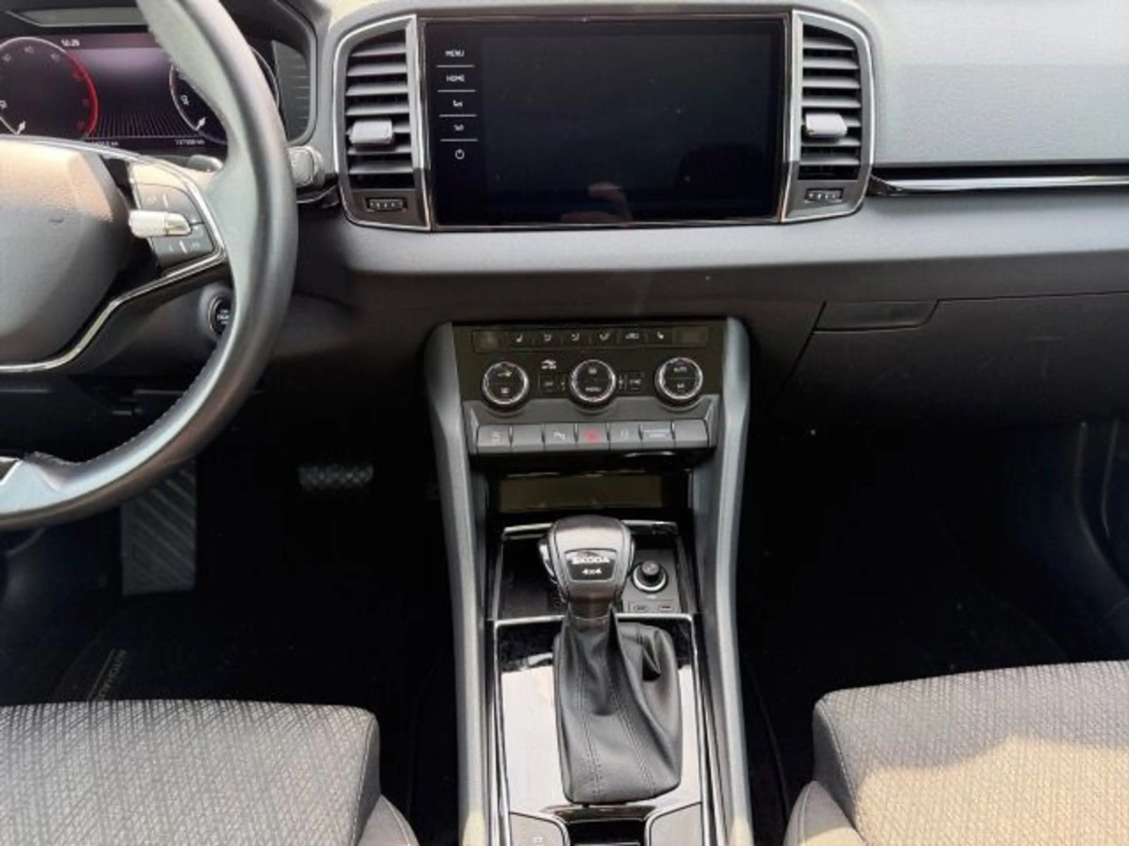 Skoda Karoq 2.0 TDI DSG 4x4 Style Navi,AHK,LM18 — photo 11