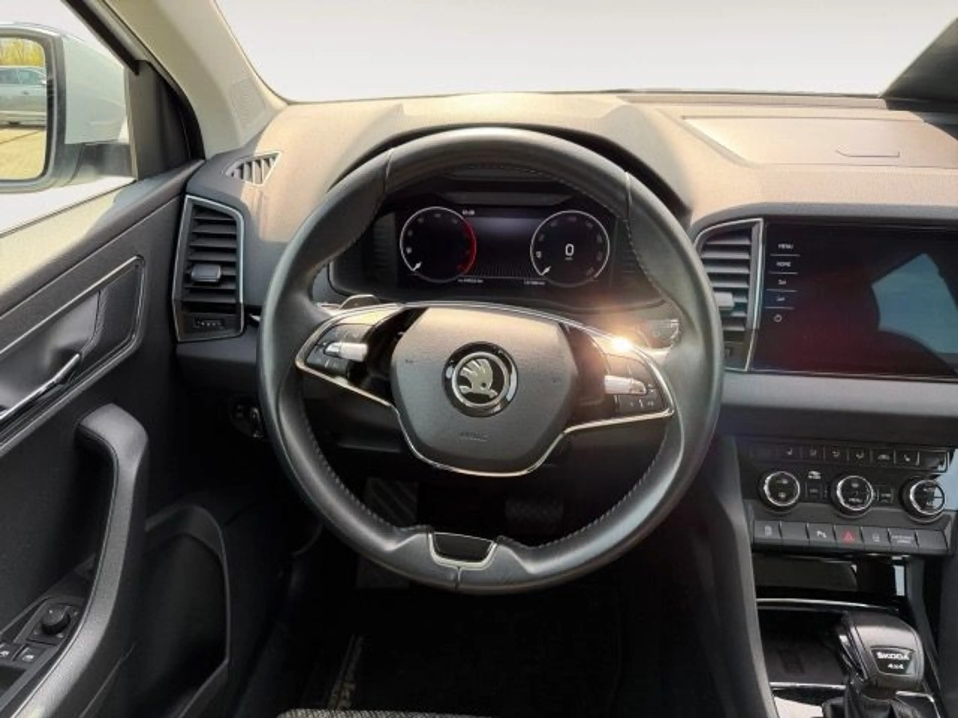 Skoda Karoq 2.0 TDI DSG 4x4 Style Navi,AHK,LM18 — photo 12