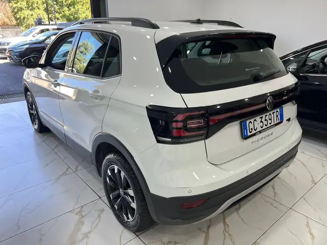 Volkswagen T-Cross view 4