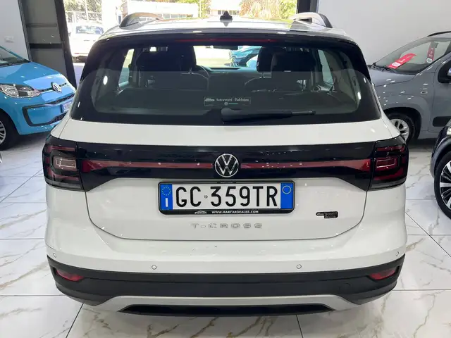 Volkswagen T-Cross view 5