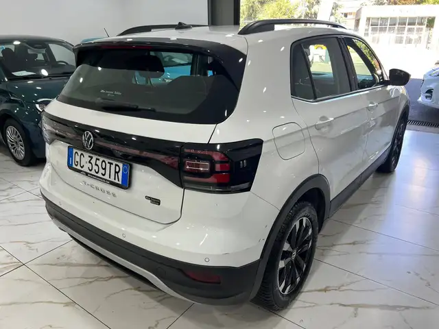 Volkswagen T-Cross view 6