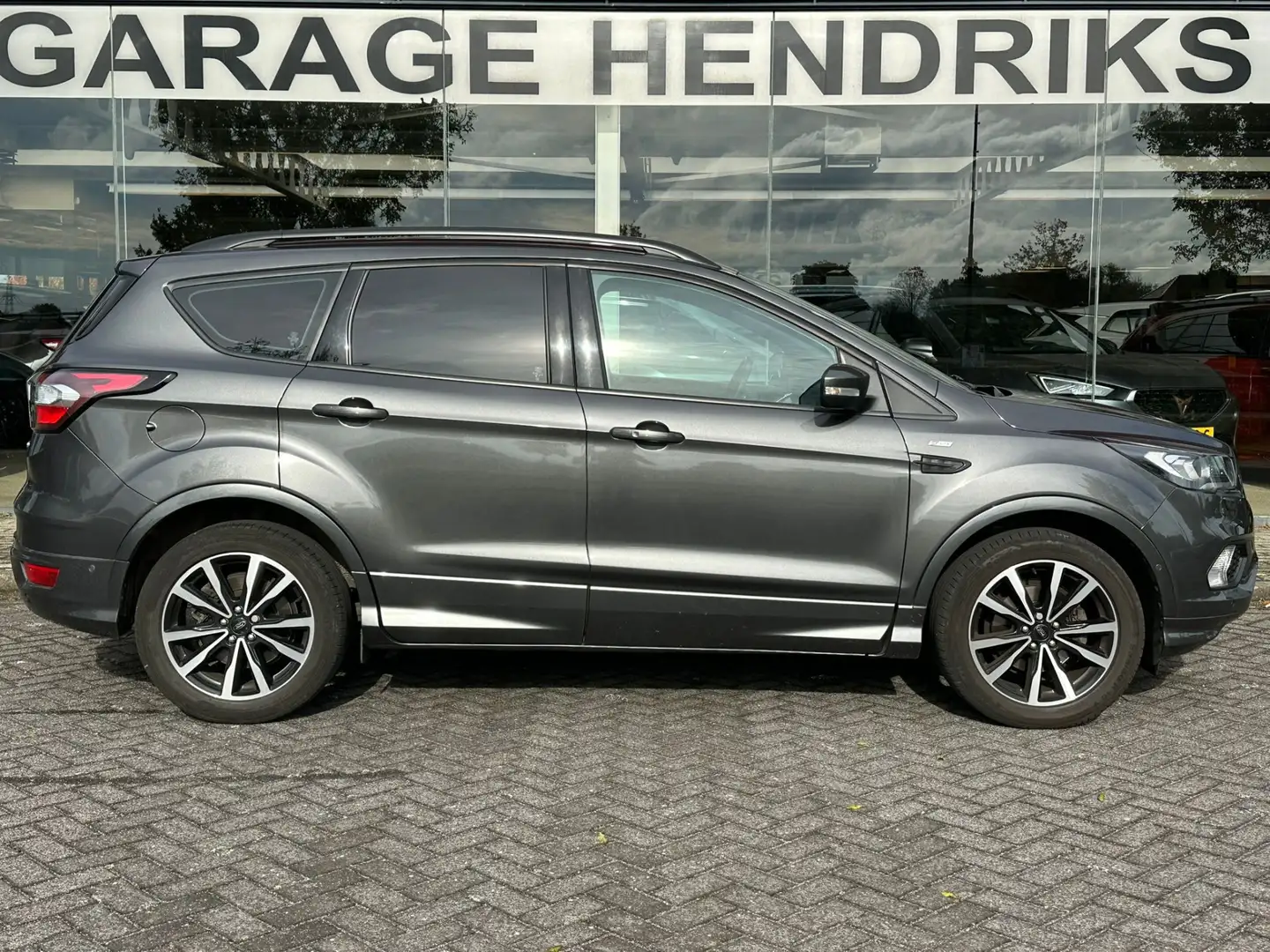 Ford Kuga 1.5 150pk ST Line | Trekhaak 200kg | Navi | Climat Gris - 2