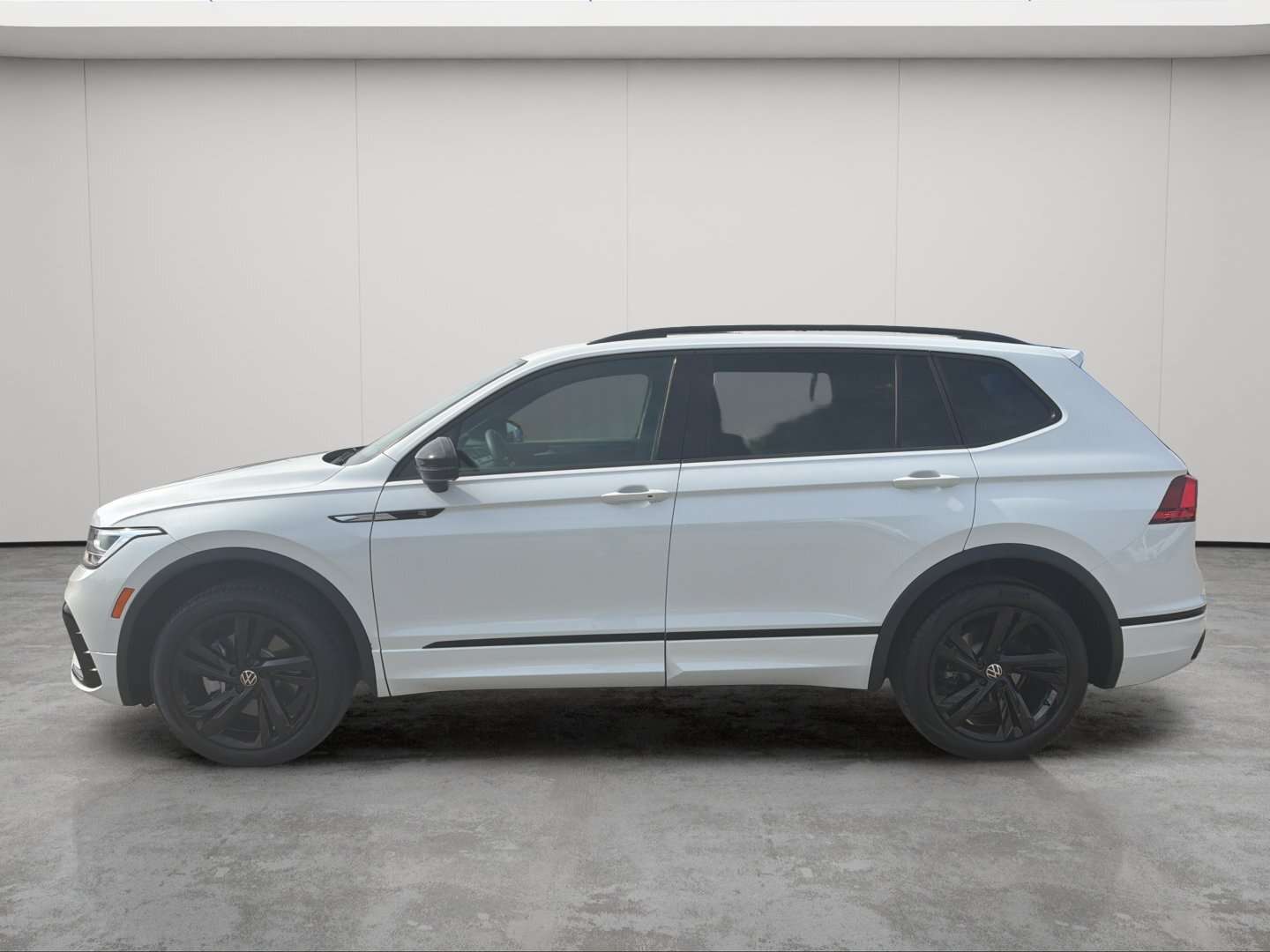 2024 Volkswagen Tiguan Comfortline R-Line Black Edition — снимка 1