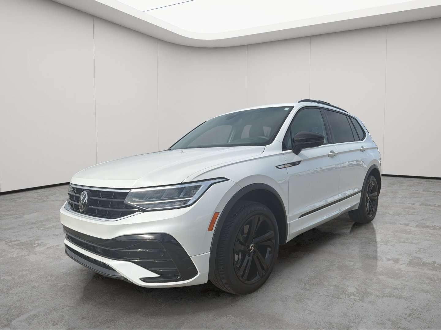 2024 Volkswagen Tiguan Comfortline R-Line Black Edition — снимка 1