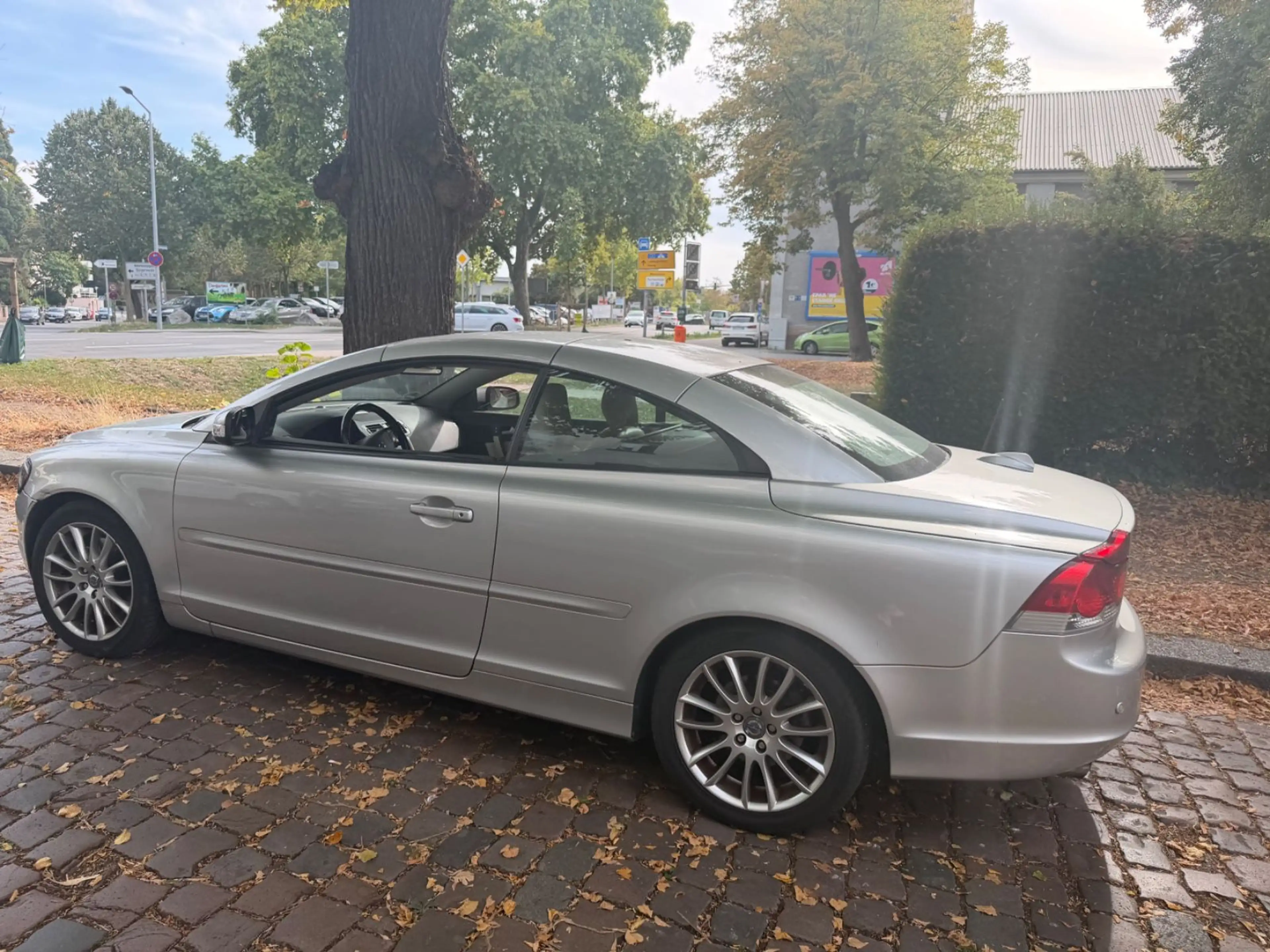 Volvo C70 Cabriolet D5 Summum — photo 9