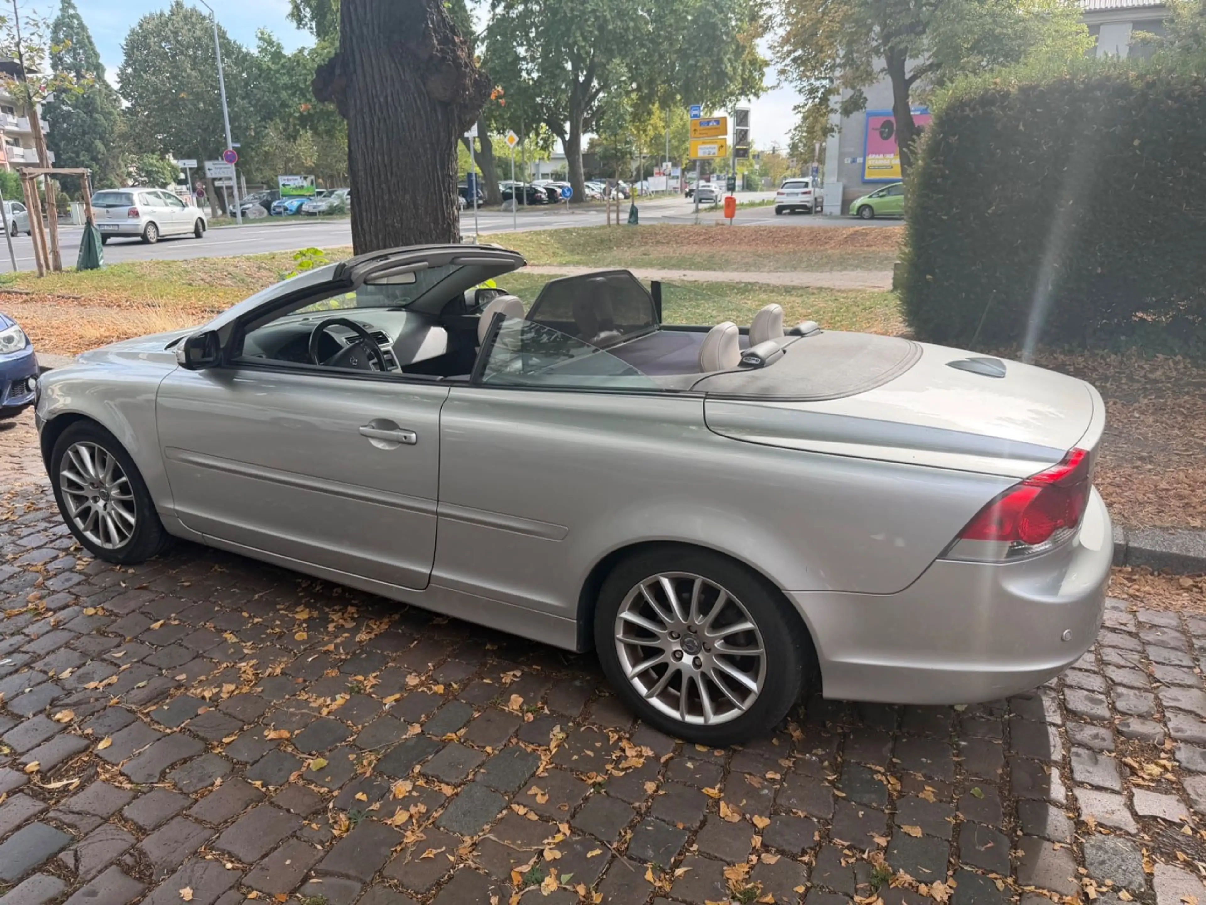 Volvo C70 Cabriolet D5 Summum — photo 6