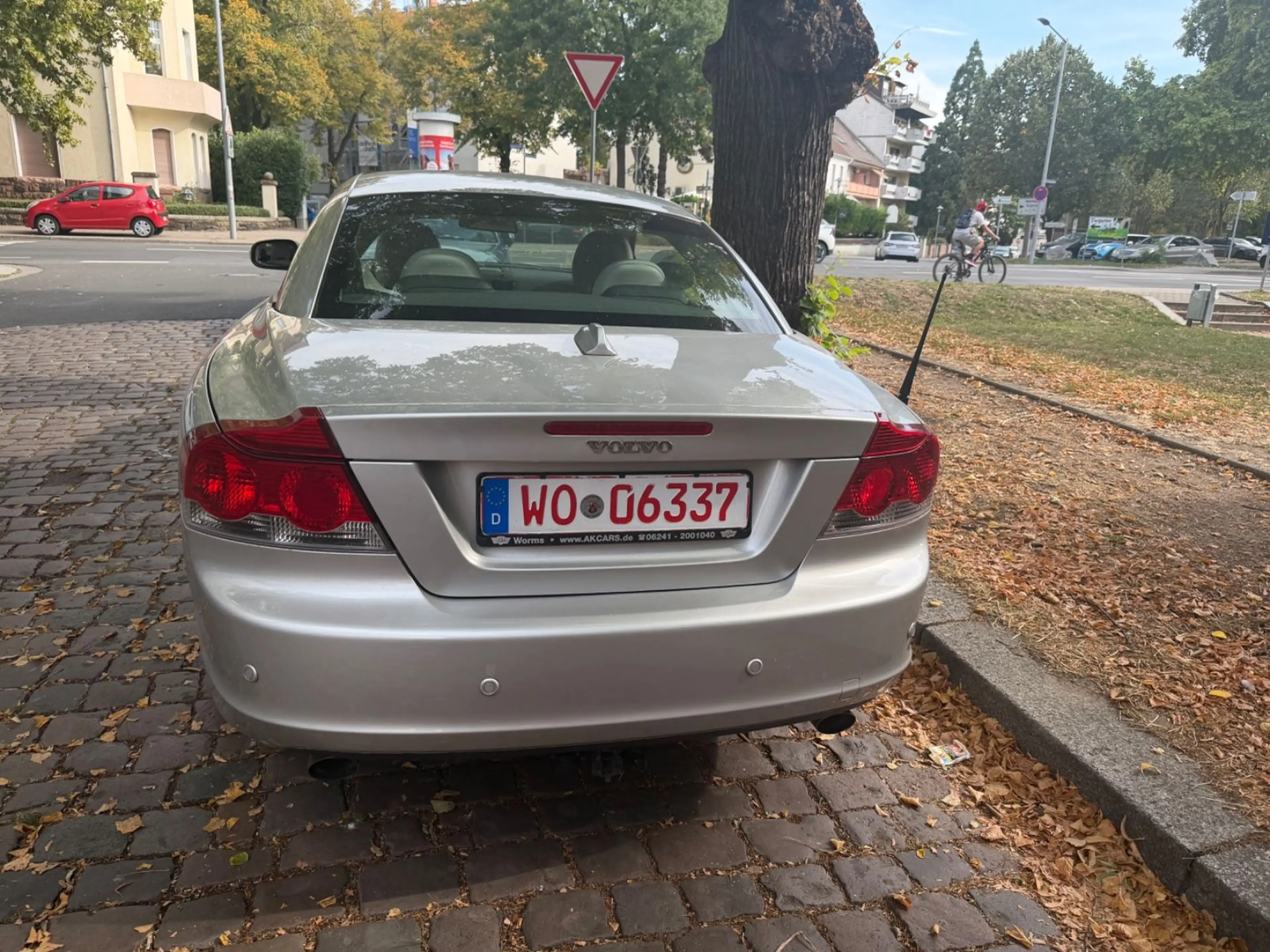 Volvo C70 Cabriolet D5 Summum — photo 8