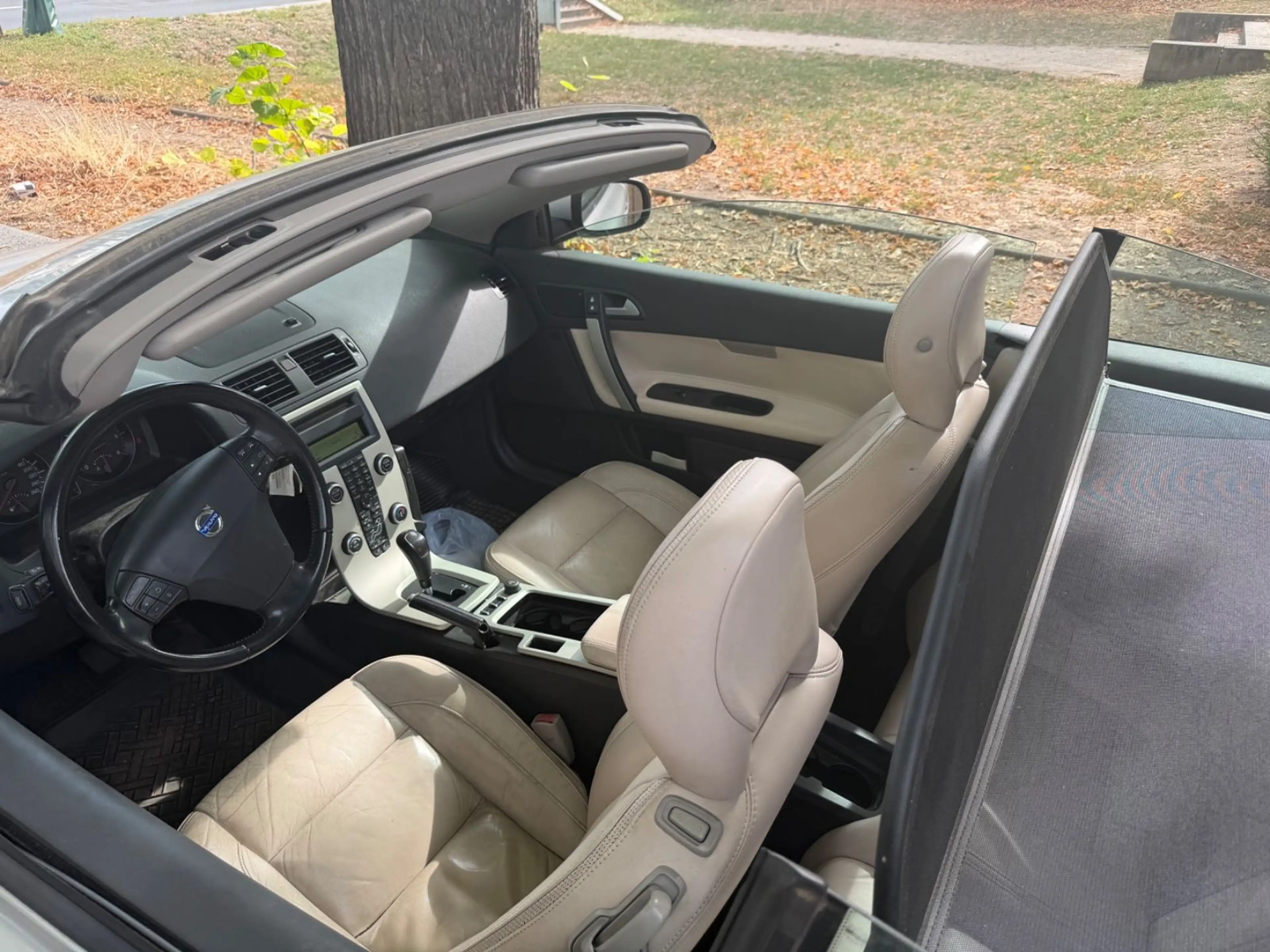 Volvo C70 Cabriolet D5 Summum — photo 3