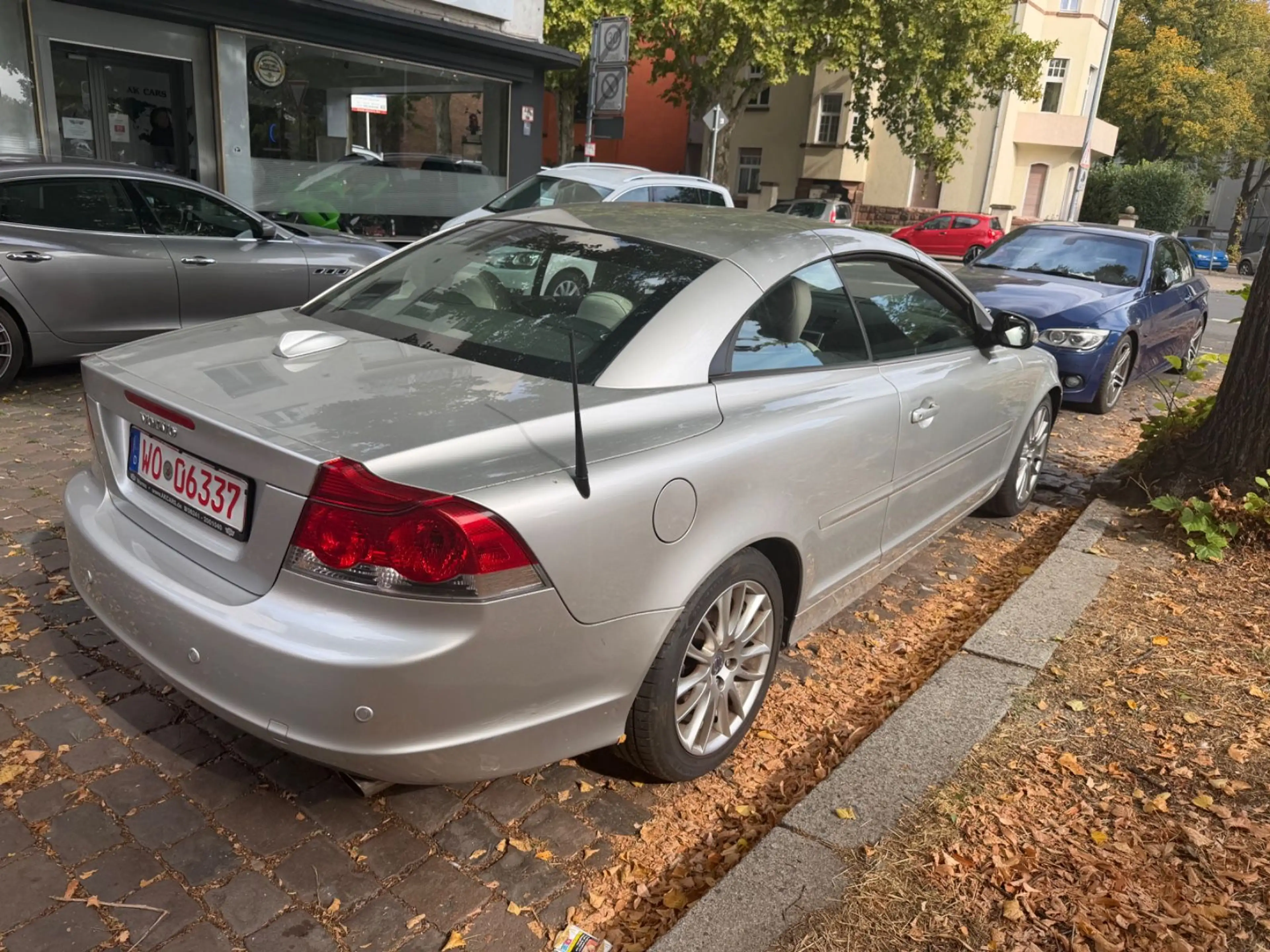 Volvo C70 Cabriolet D5 Summum — photo 11