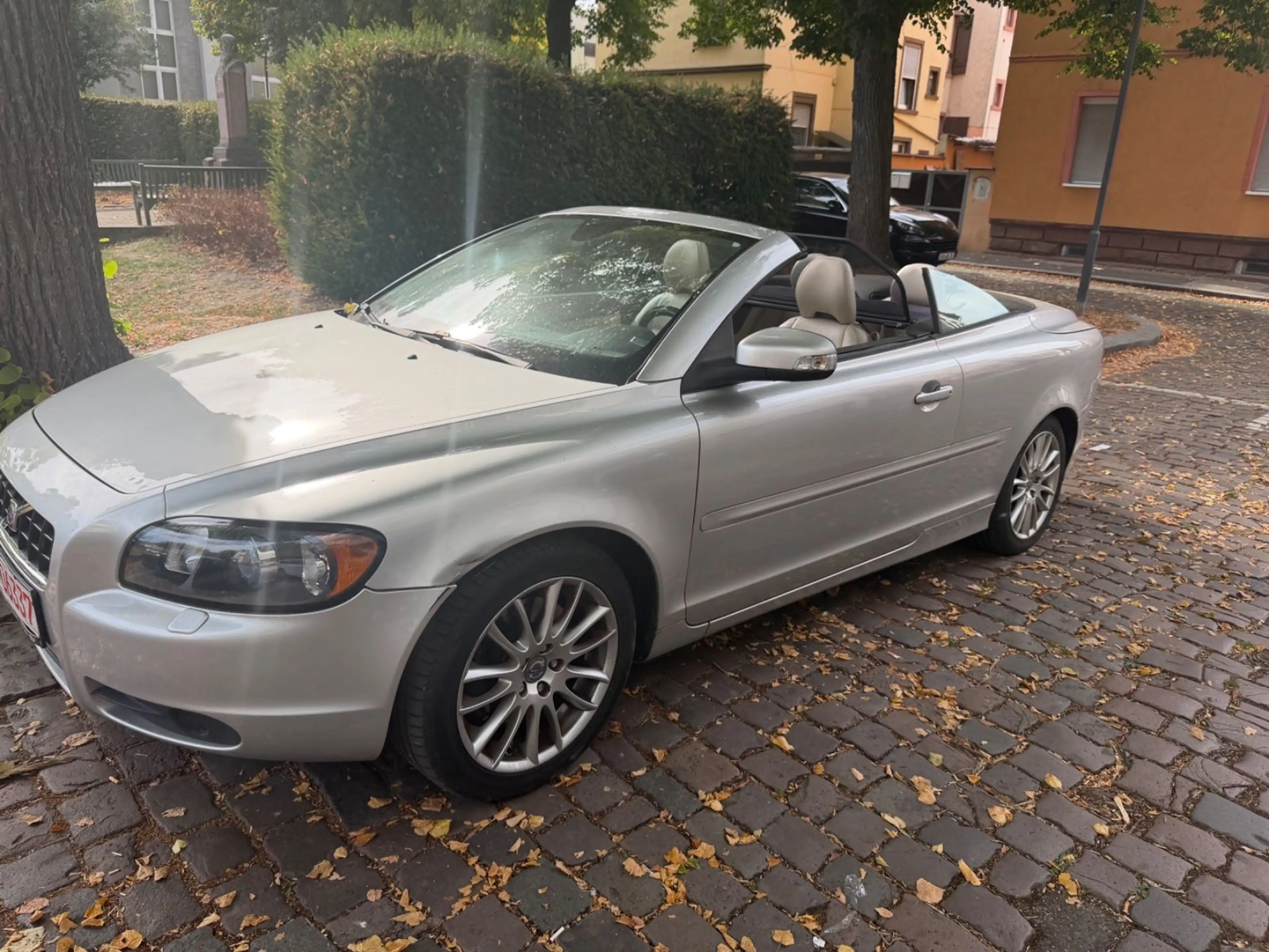 Volvo C70 Cabriolet D5 Summum — photo 2