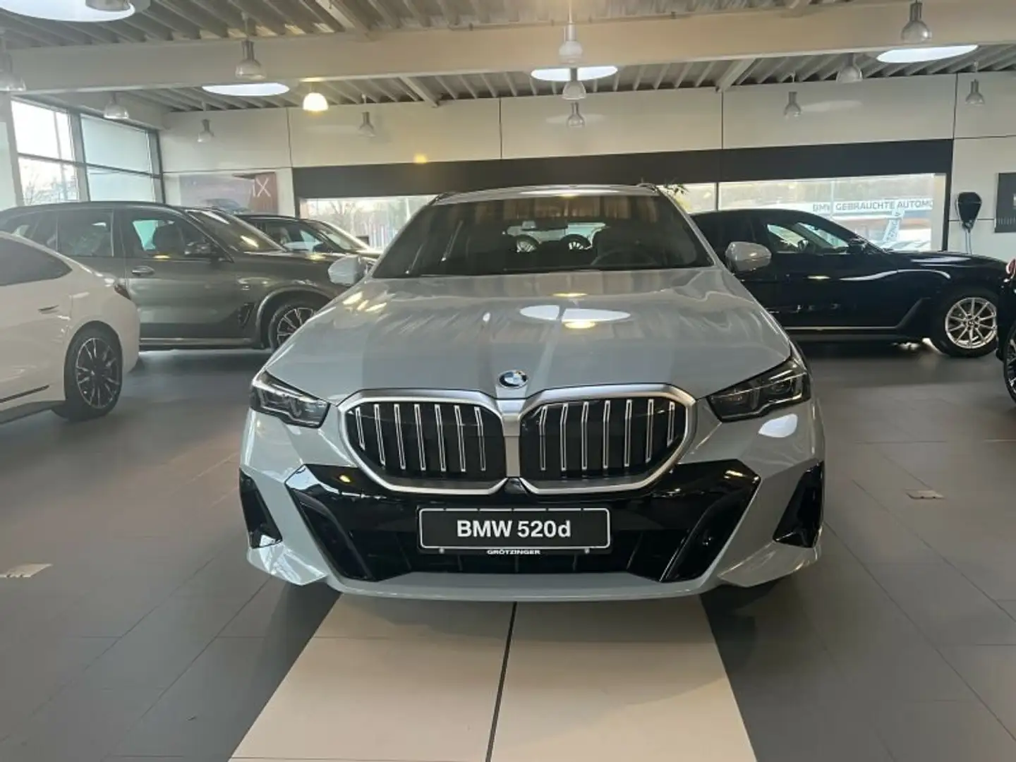 BMW 520 d Touring M Sportpaket Grau - 2