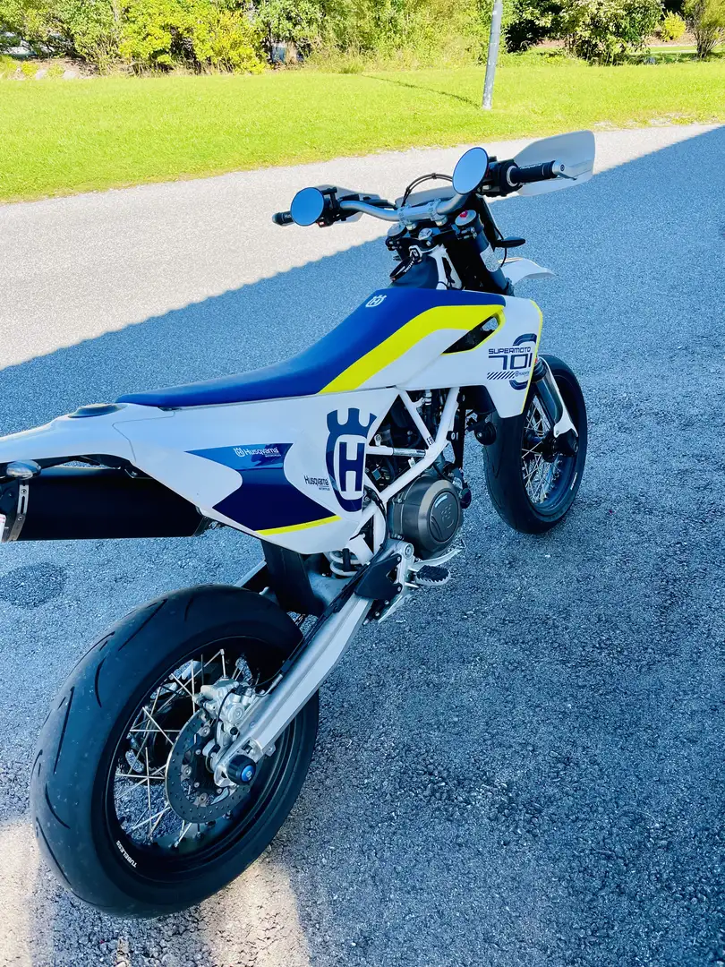 Husqvarna 701 Supermoto - 1