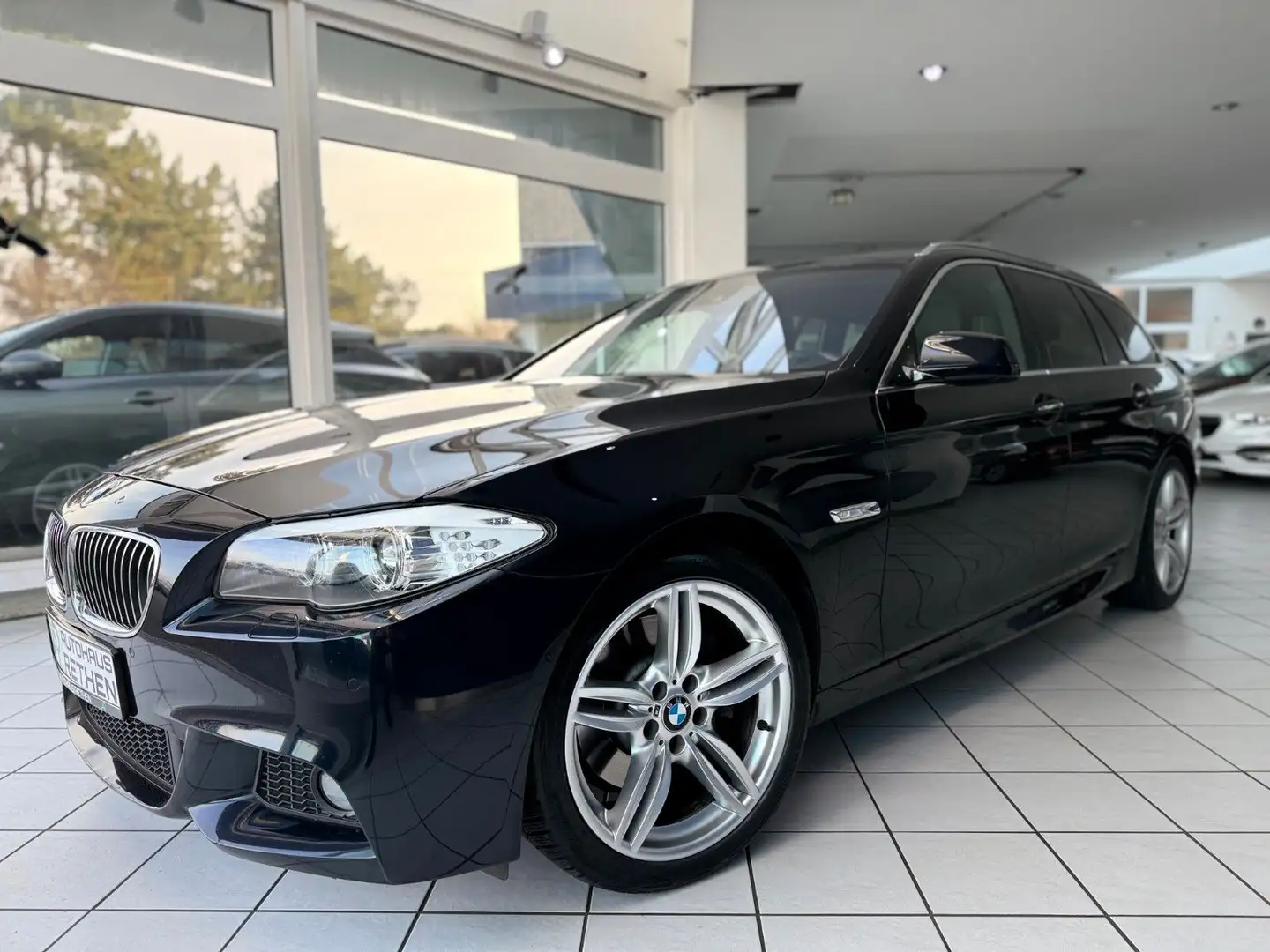 BMW 530 d Touring xDrive M Sport*HUD*DRIVING ASSIST* Noir - 2