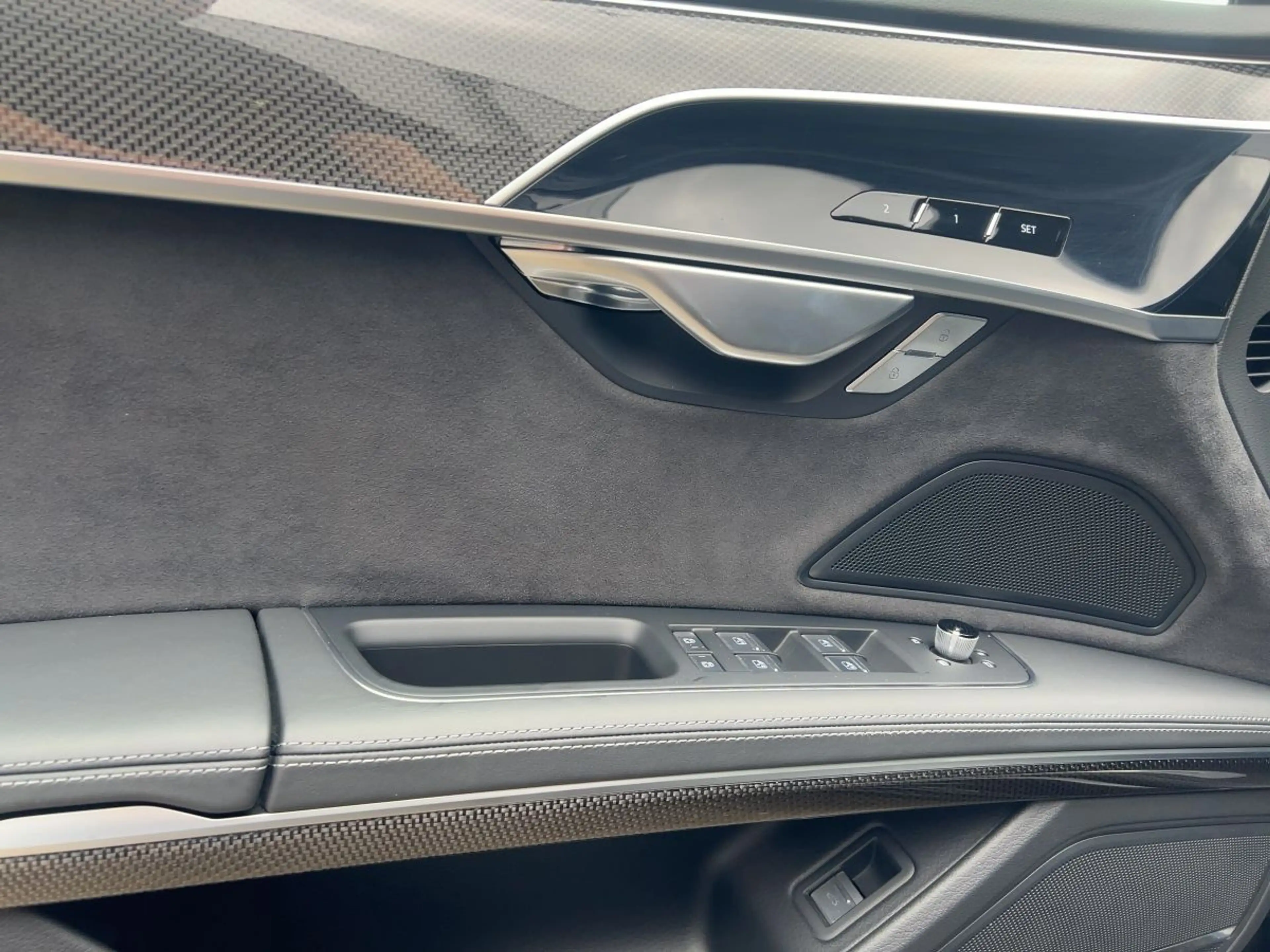Audi S8 4.0 TFSI quattro tiptronic — photo 13