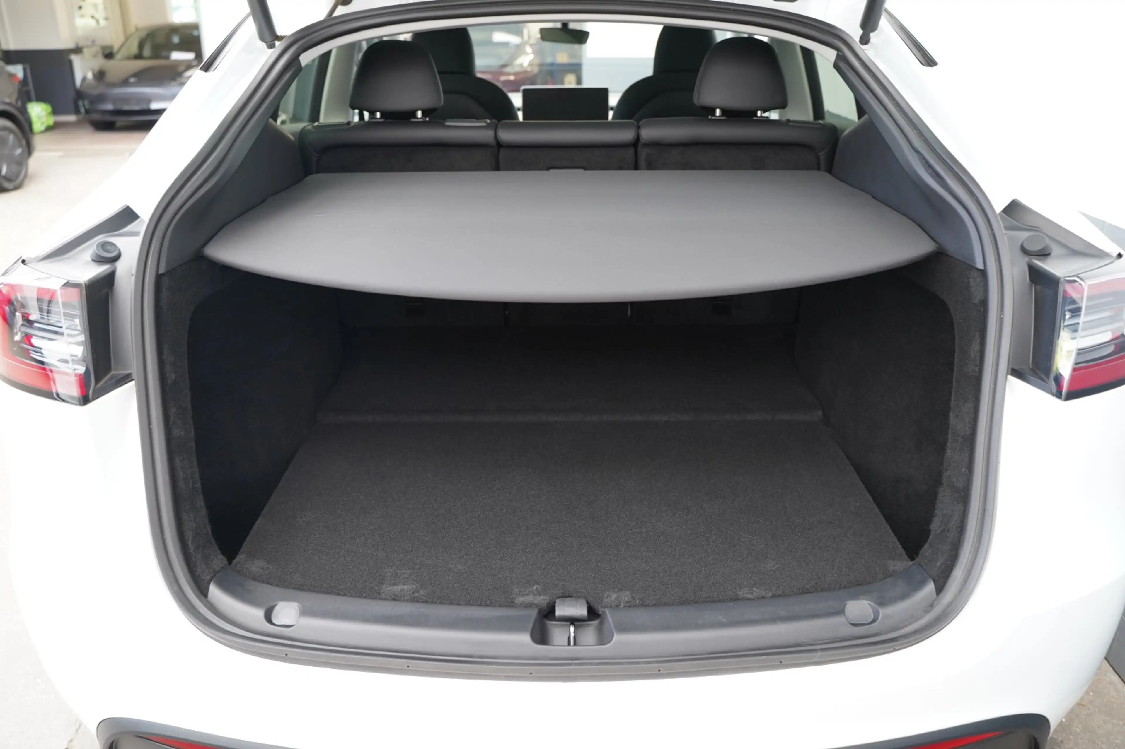Tesla Model Y Long Range AWD *1. Hand*unfallfrei* — photo 8