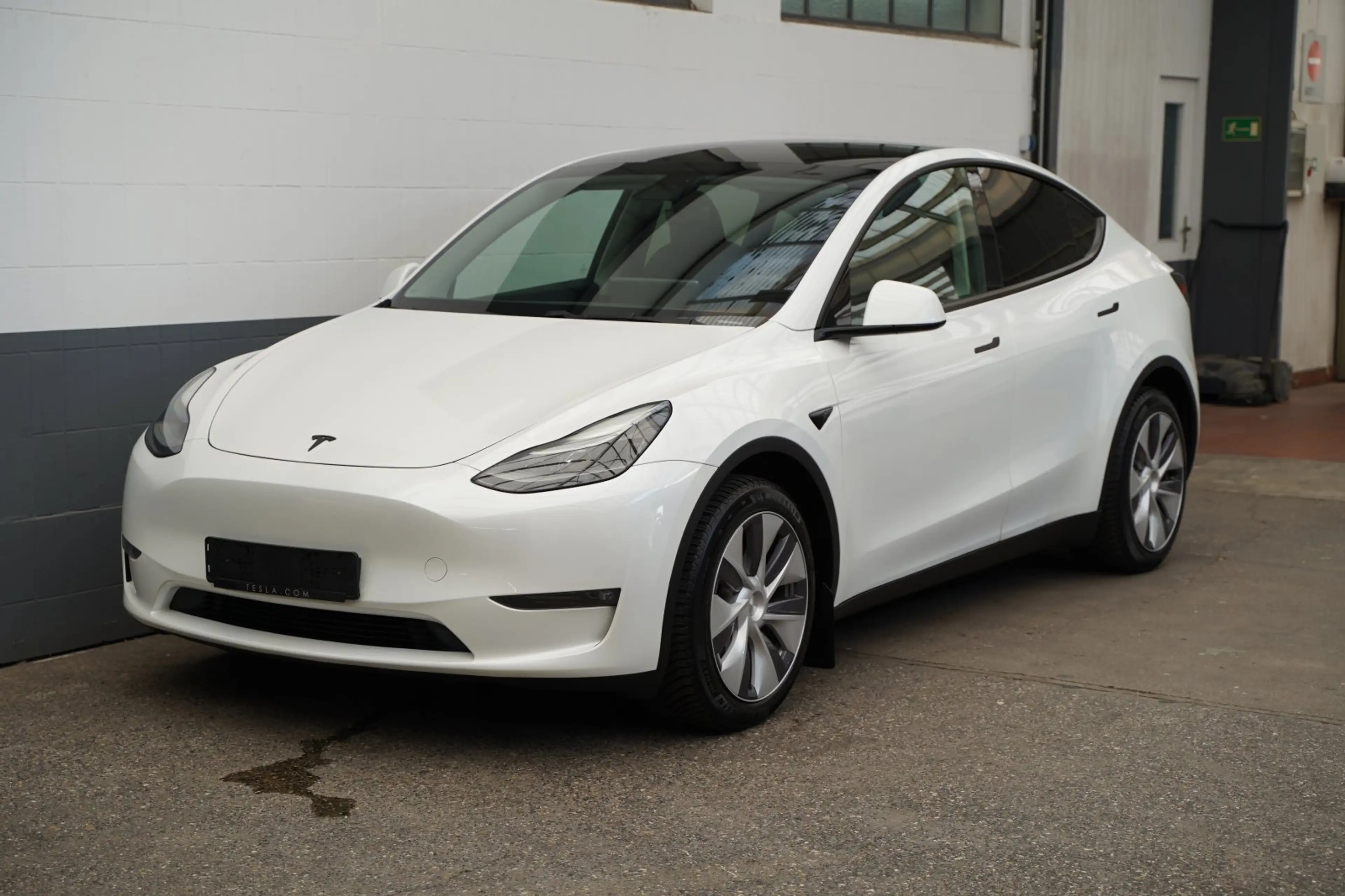 Tesla Model Y Long Range AWD *1. Hand*unfallfrei* — photo 3