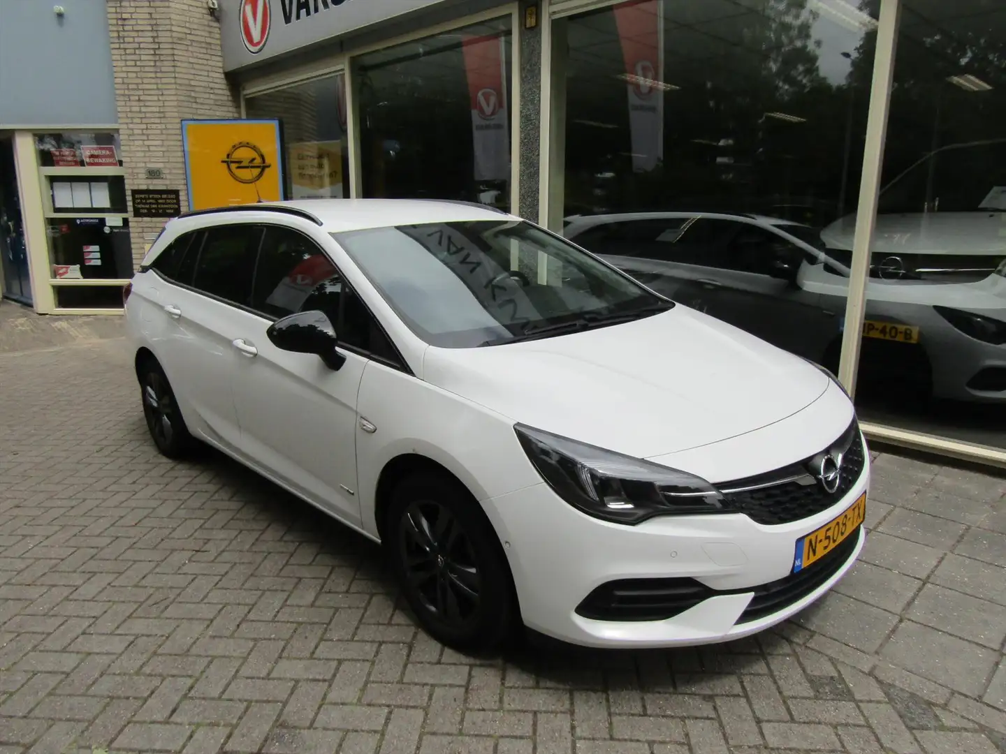 Opel Astra Sports Tourer 1.2 Turbo 110pk NAVIGATIE CAMERA FUL Wit - 1