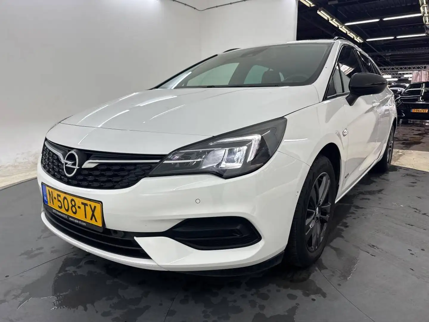 Opel Astra Sports Tourer 1.2 Turbo 110pk NAVIGATIE CAMERA TRE Blanco - 1