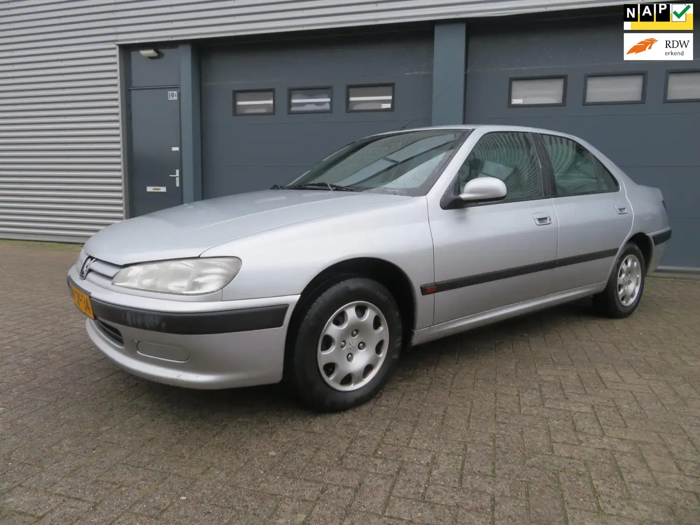 Peugeot 406 1.8-16V SL nieuwe apk Grau - 1