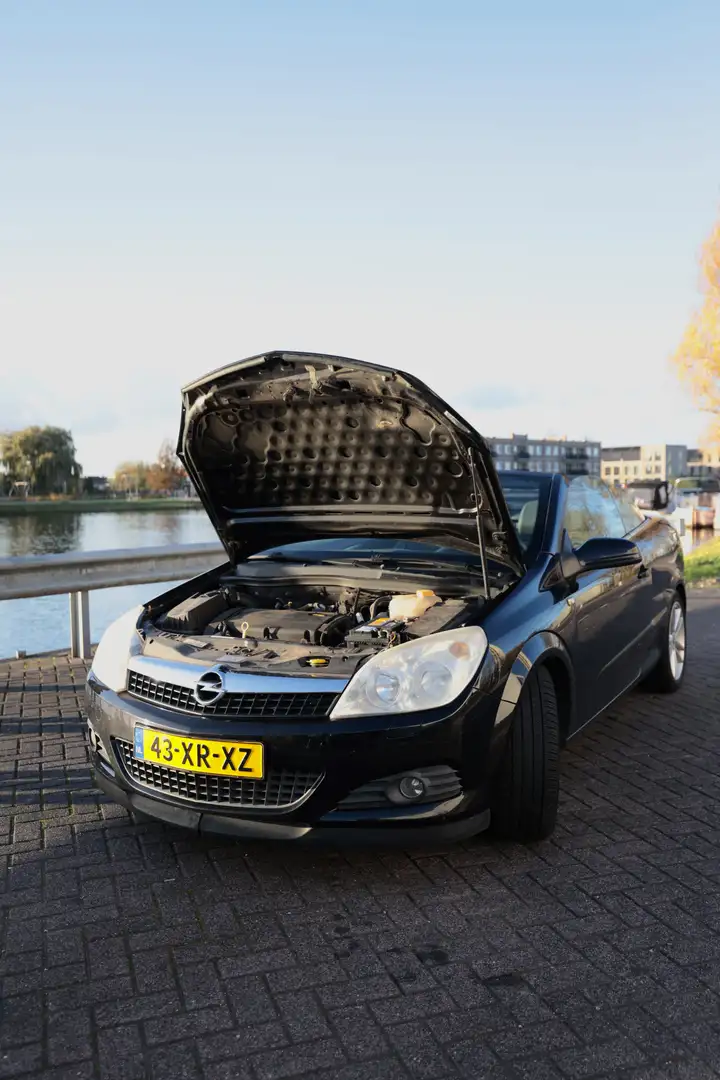 Opel Astra 1.8 Enjoy Zwart - 1