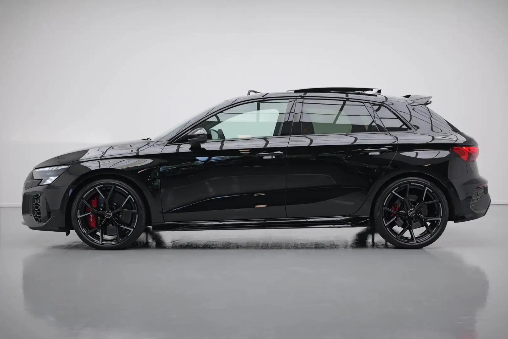 Audi RS3 Sportback 2.5 TFSI quattro |Keramisch|Pano|B&O|Dod Schwarz - 2