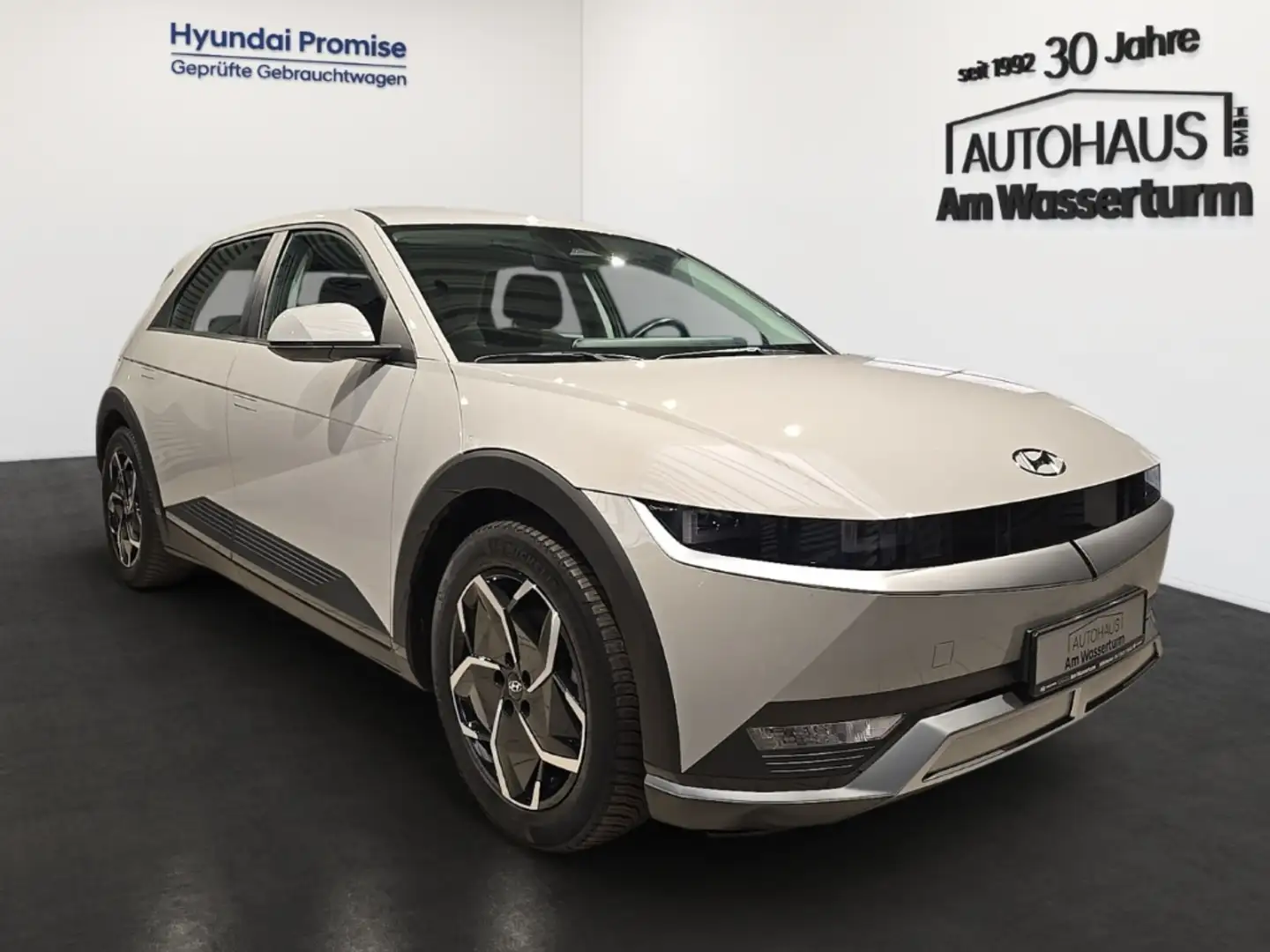 Hyundai IONIQ 5 Elektro MJ23 58 kWh Basis Heckantrieb Grau - 2