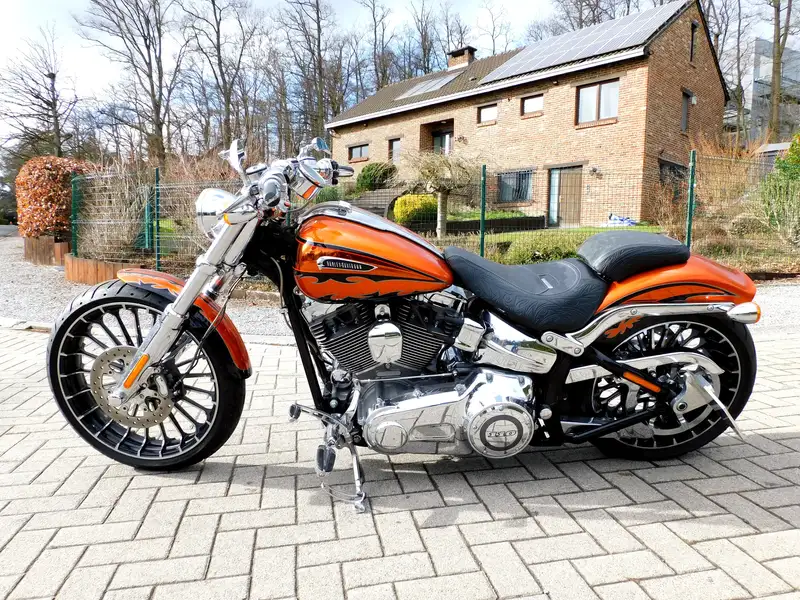 Harley-Davidson CVO Breakout - foto 6
