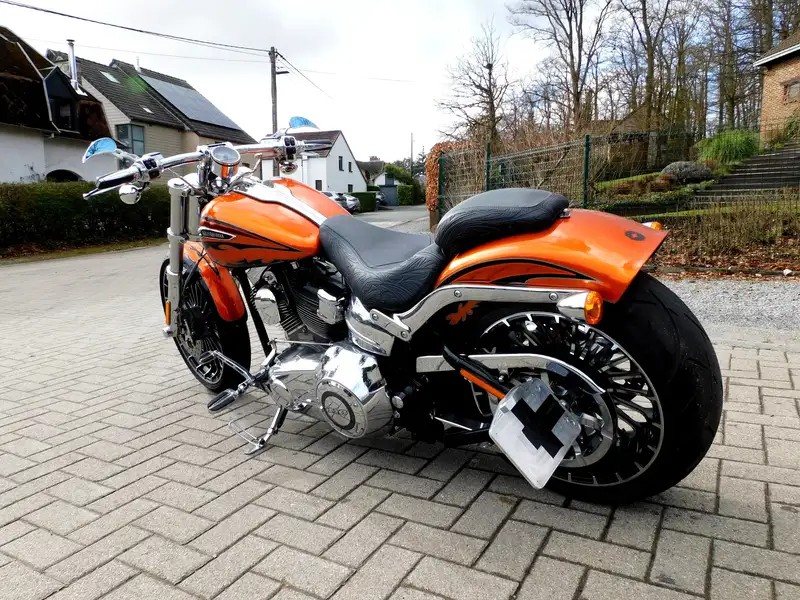 Harley-Davidson CVO Breakout - foto 5