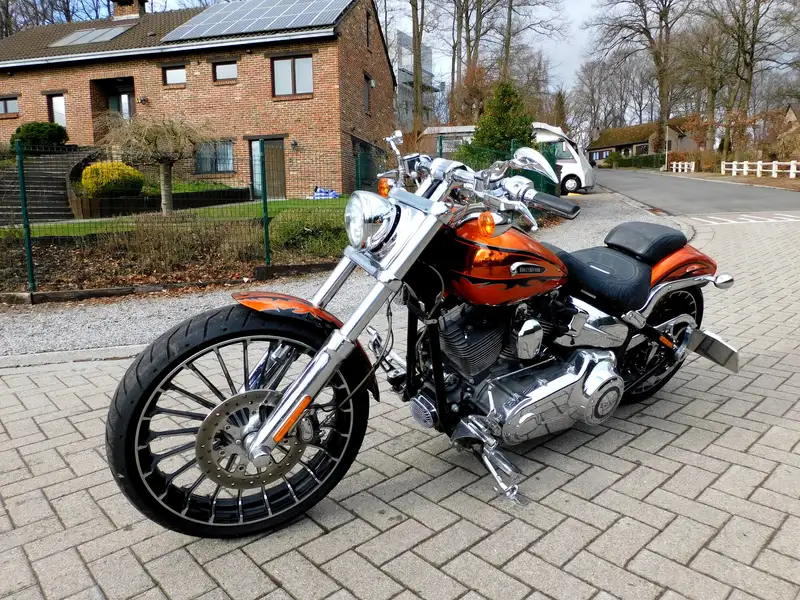Harley-Davidson CVO Breakout - foto 7