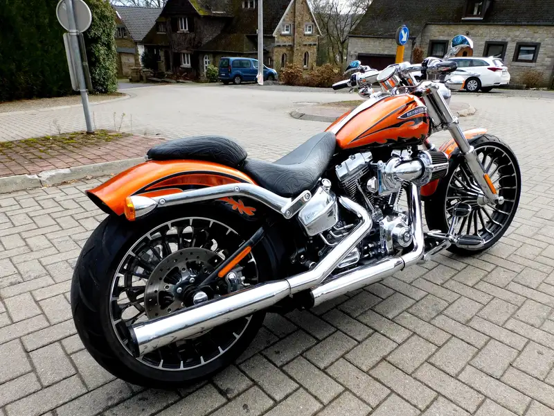 Harley-Davidson CVO Breakout - foto 3