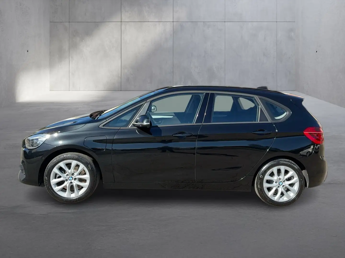 BMW 225 BMW 2 Active Tourer 225 xe Advantage Schwarz - 2
