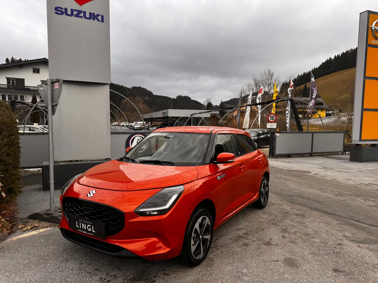 Suzuki Swift 1,2 Hybrid Allgrip Flash Orange - 1