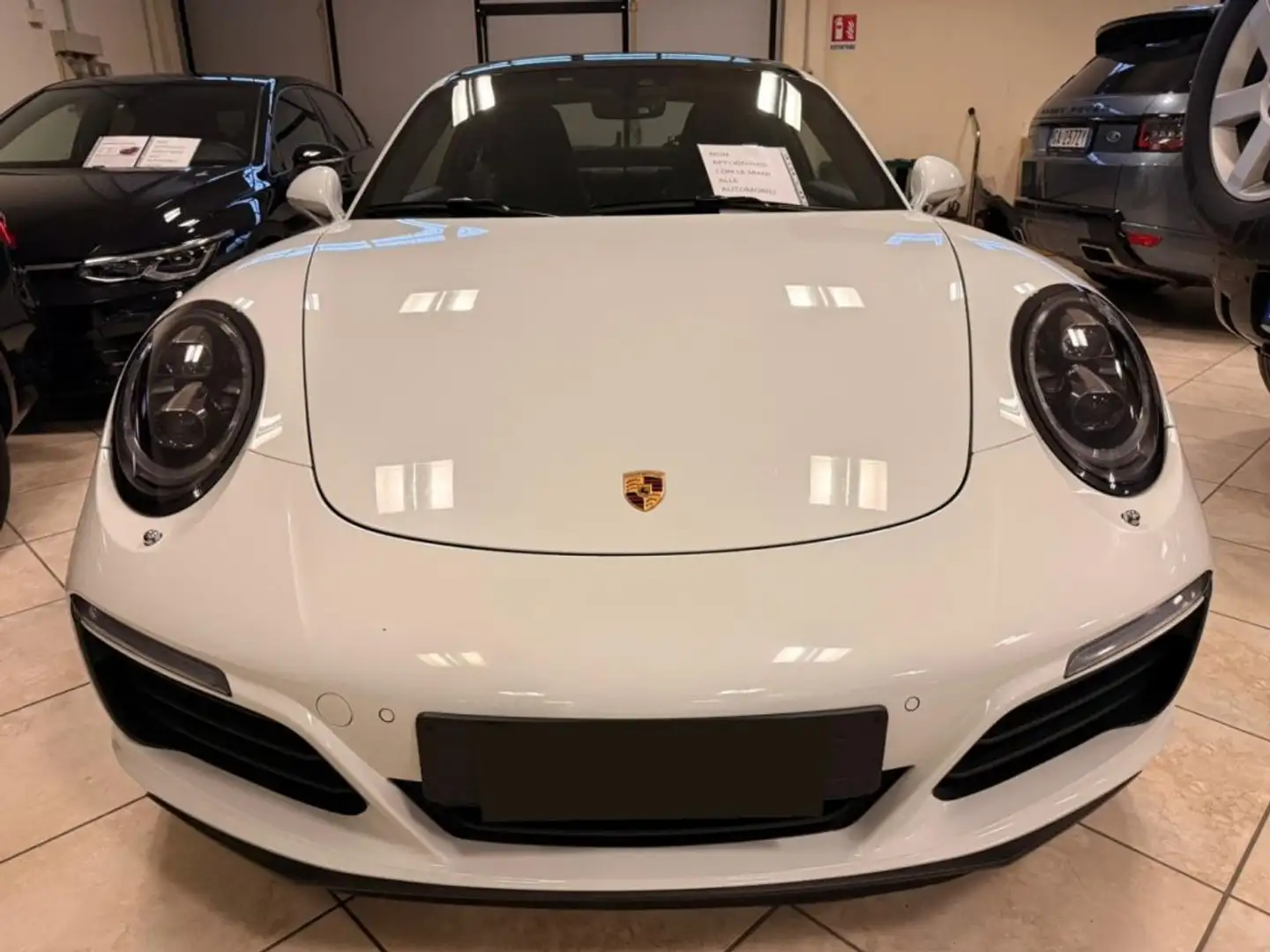Porsche 911 3.0 Carrera 4 Coupé Wit - 2