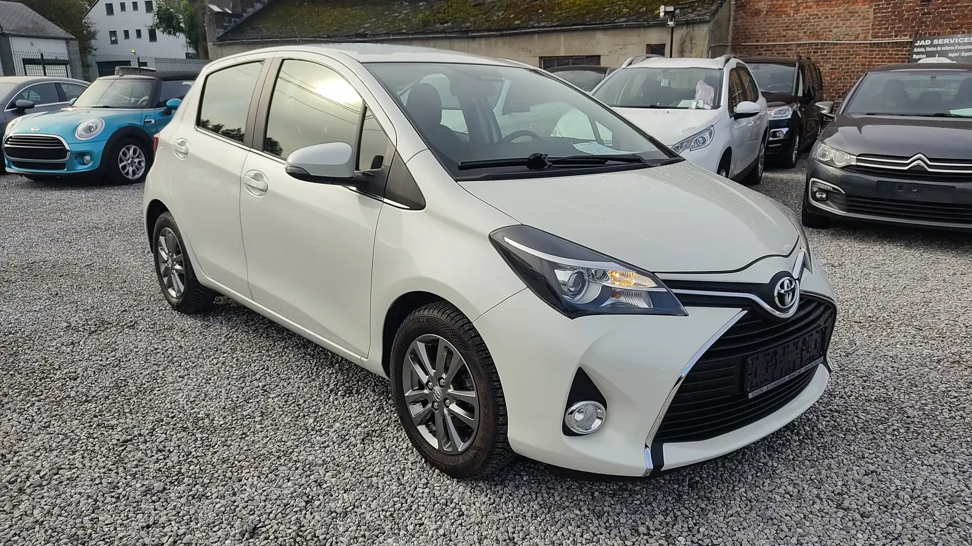 Toyota Yaris 1.0i VVT-i (69CH)_02/2015💢EURO 6B_EQUIP💢 Blanc - 1