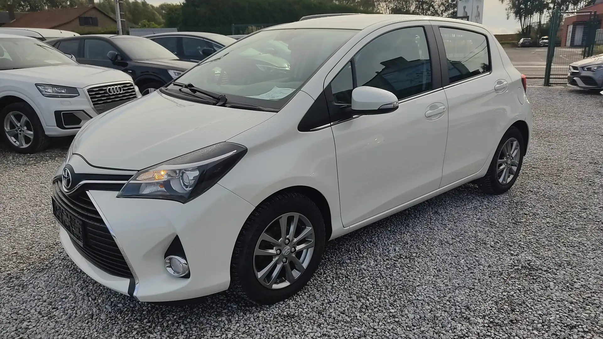 Toyota Yaris 1.0i VVT-i (69CH)_02/2015💢EURO 6B_EQUIP💢 Blanc - 2