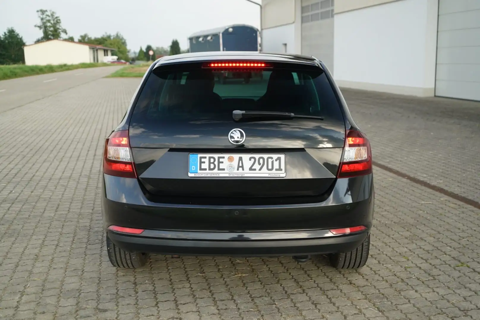 Skoda Rapid/Spaceback Style Plus Schwarz - 2
