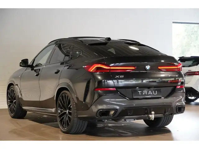 BMW X6 view 4