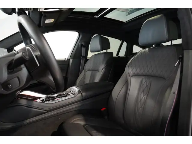 BMW X6 view 11