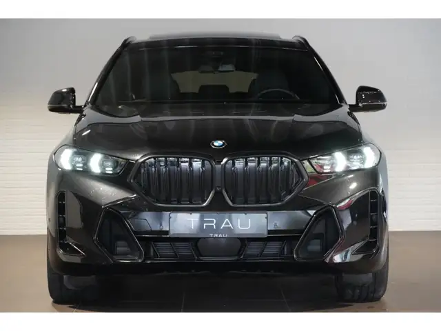 BMW X6 view 2