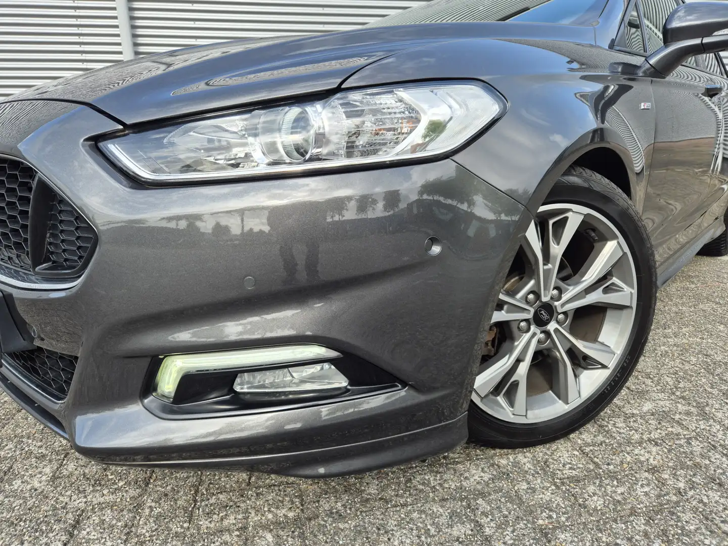 Ford Mondeo Wagon 1.5 ST Line Automaat, airco,cruise,stoelverw Grijs - 2