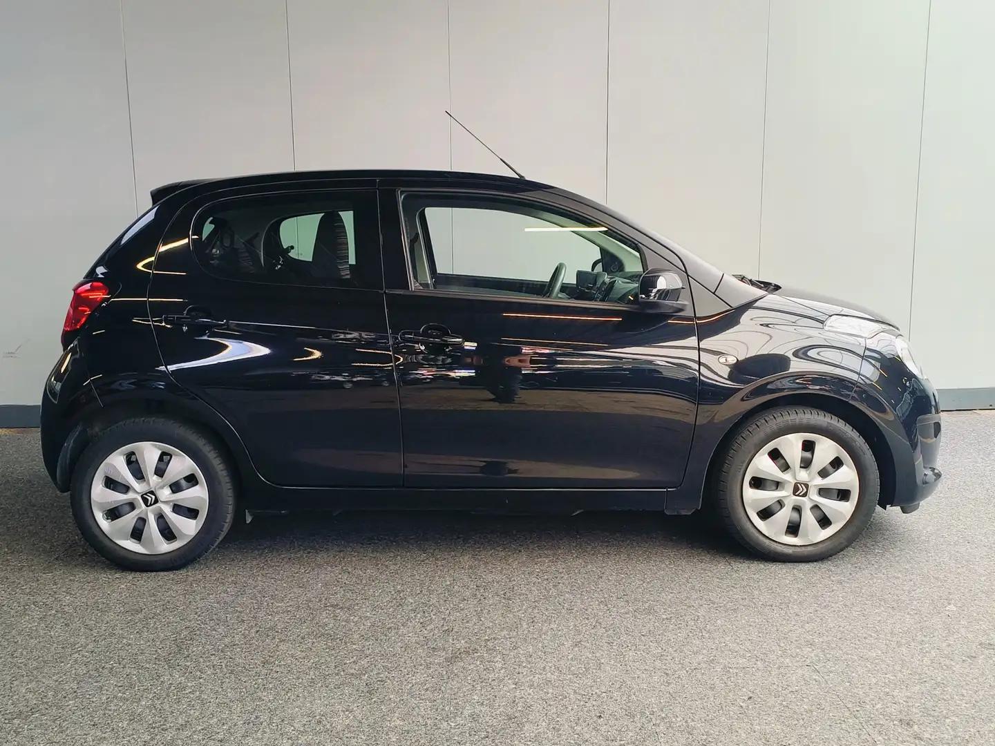 Citroen C1 1.0 VTi Urban Ride uit 2020 Rijklaar + 12 maanden Zwart - 2
