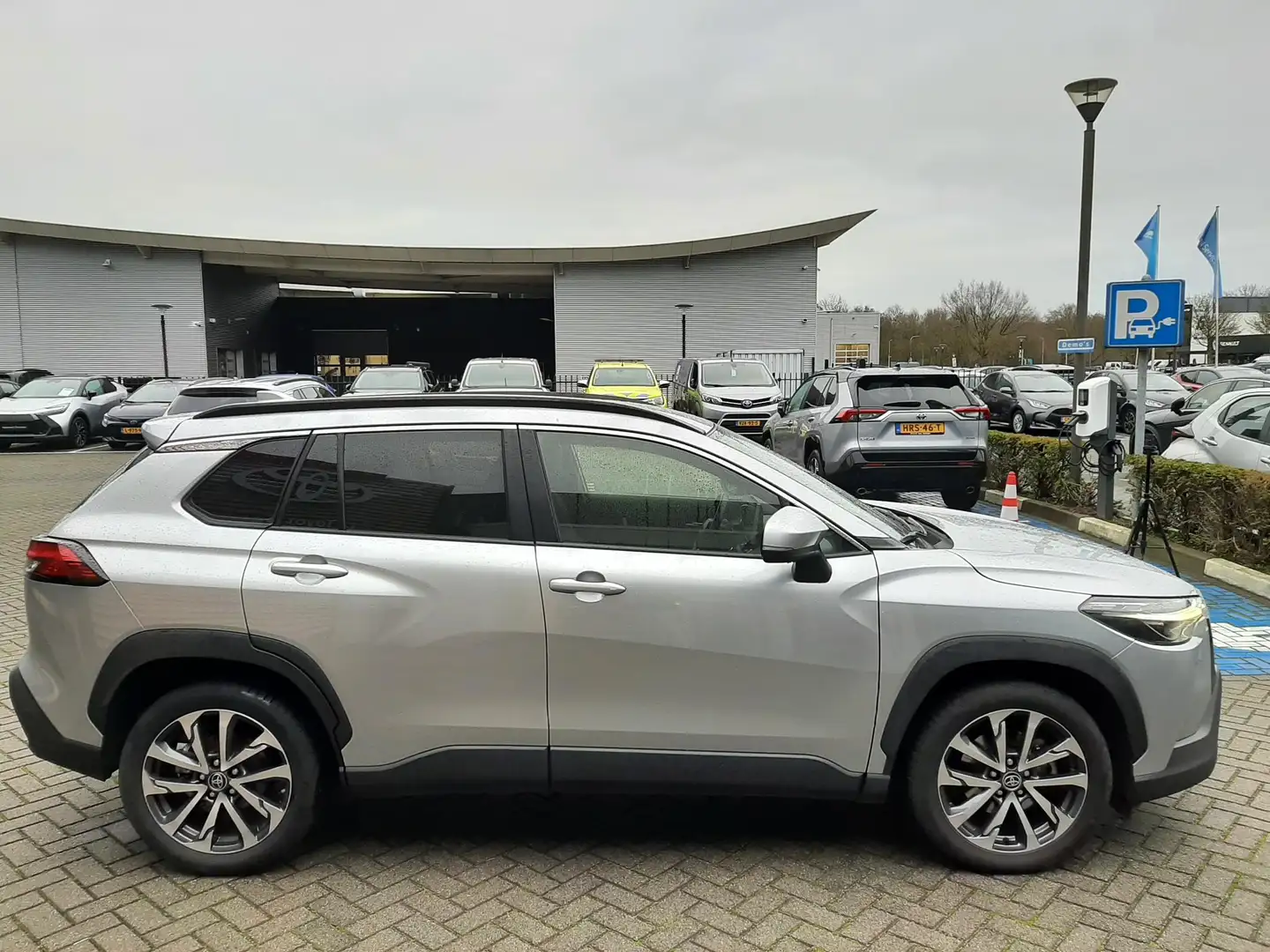 Toyota Corolla Cross 2.0 High Power Hybrid First Edition NL-AUTO BLIND Gris - 2
